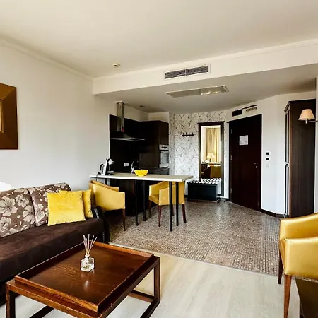 Apart Otel Royal - Modern & Private In Center Sunny