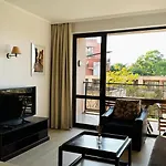 Royal - Modern & Private In Center Sunny Slantschew brjag