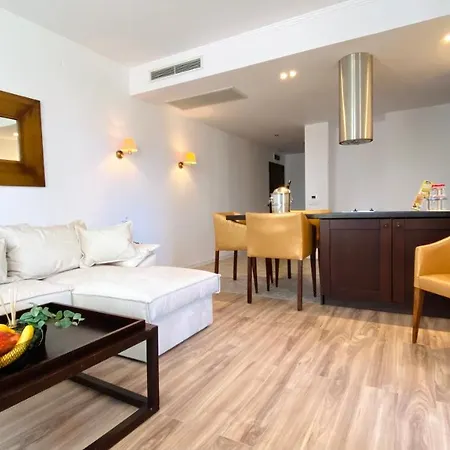 Royal - Modern & Private In Center Sunny 4* Napospart