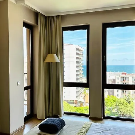 Royal - Modern & Private In Center Sunny