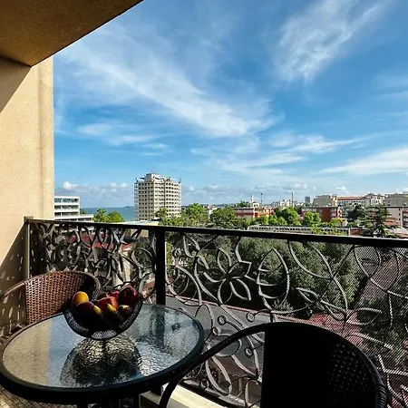 Royal - Modern & Private In Center Sunny Apartmanhotel 4*