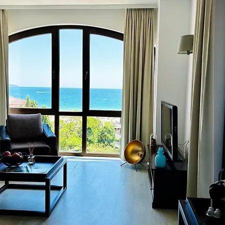 Royal - Modern & Private In Center Sunny 아파트호텔 4*