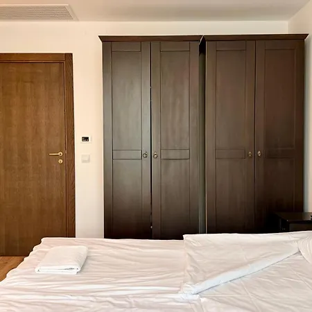 Royal - Modern & Private In Center Sunny