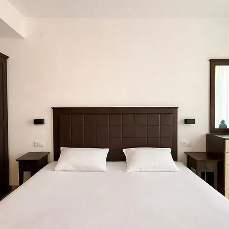 アパートホテル Royal - Modern & Private In Center Sunny サニービーチ