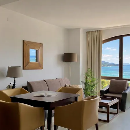 Royal - Modern & Private In Center Sunny