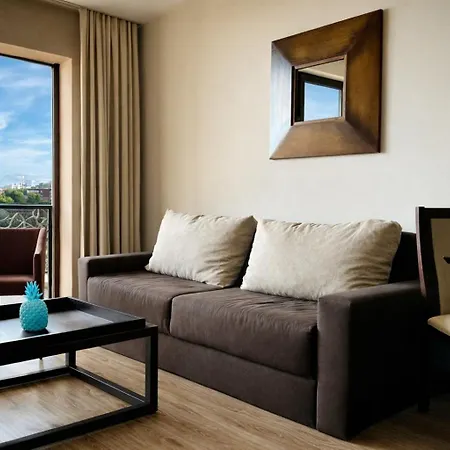 Royal - Modern & Private In Center Sunny 4*