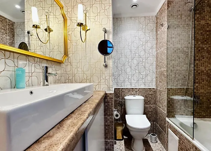 Royal - Modern & Private In Center Sunny