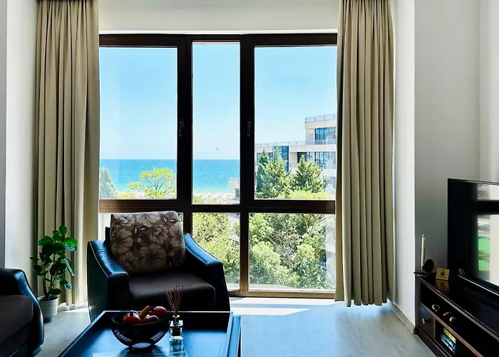 Royal - Modern & Private In Center Sunny ساني بيتش