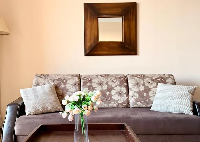 Royal - Modern & Private In Center Sunny