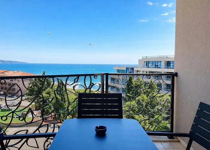 Royal - Modern & Private In Center Sunny