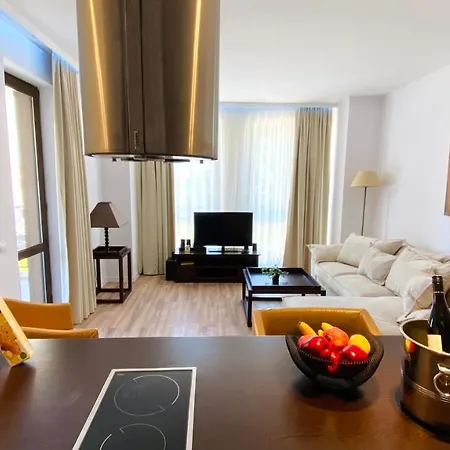 Royal - Modern & Private In Center Sunny Slantschew brjag
