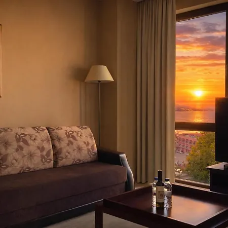 Royal - Modern & Private In Center Sunny Aparthotel 4*