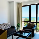 Royal - Modern & Private In Center Sunny Apartahotel Sunny Beach