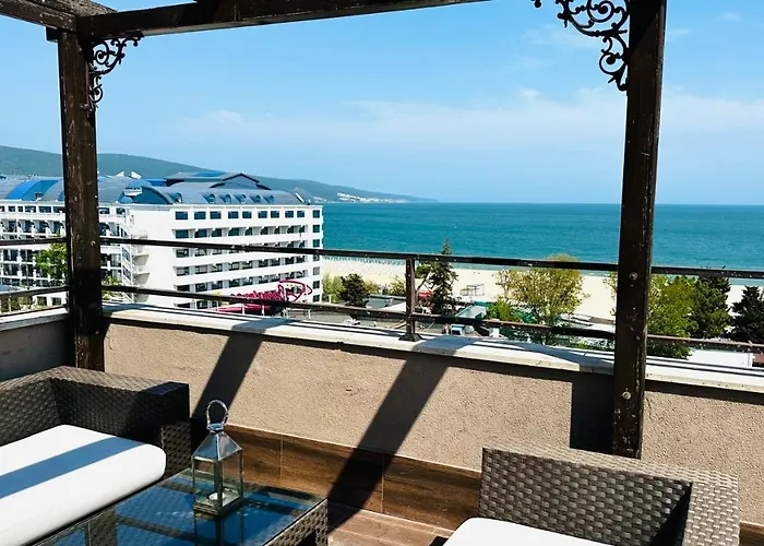 Royal - Modern & Private In Center Sunny Апартхотел