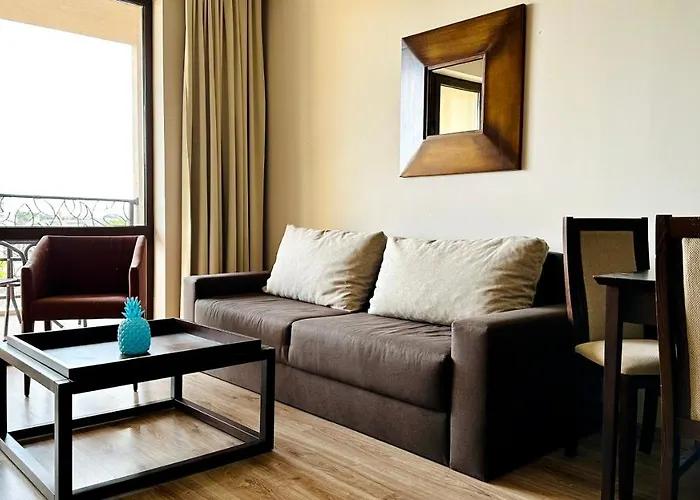 Royal - Modern & Private In Center Sunny Апартхотел 4*