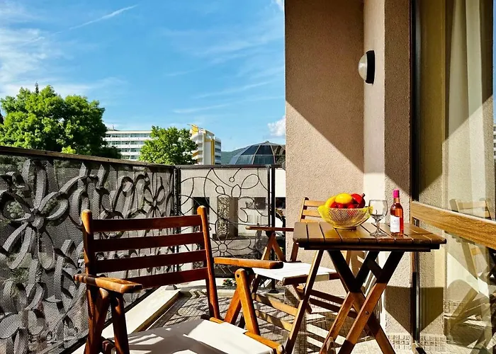 Апартхотел Royal - Modern & Private In Center Sunny 4*