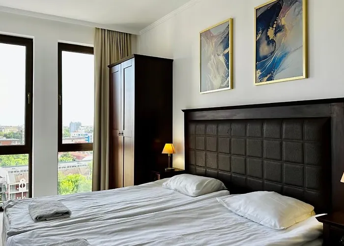 Апартхотел Royal - Modern & Private In Center Sunny 4*