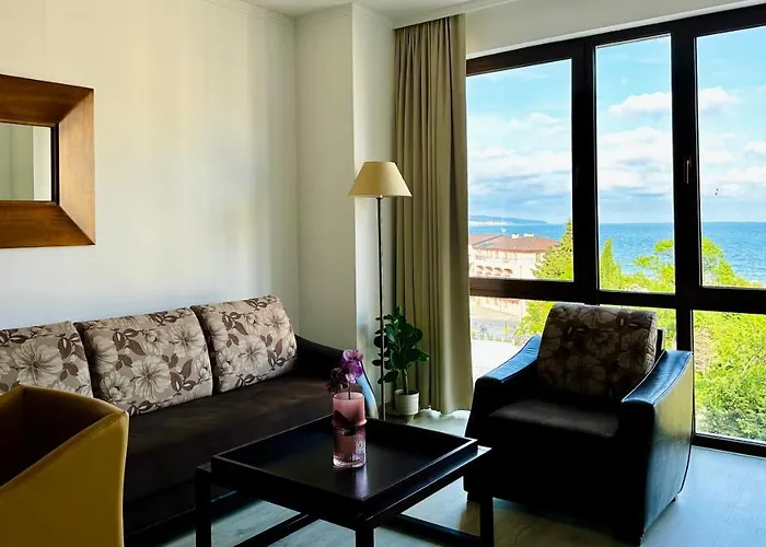 Апартхотел Royal - Modern & Private In Center Sunny 4*