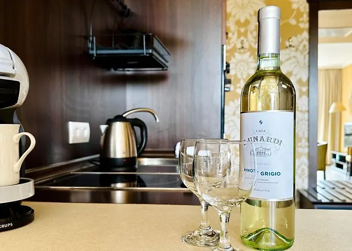 Royal - Modern & Private In Center Sunny Апартхотел