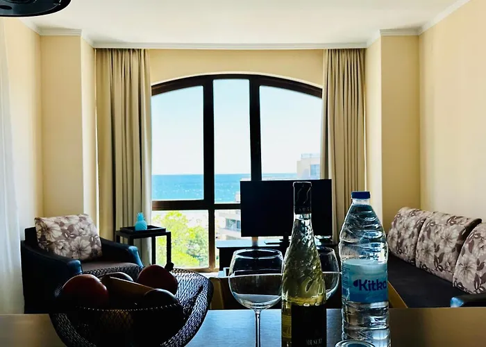 Royal - Modern & Private In Center Sunny Апартхотел 4*