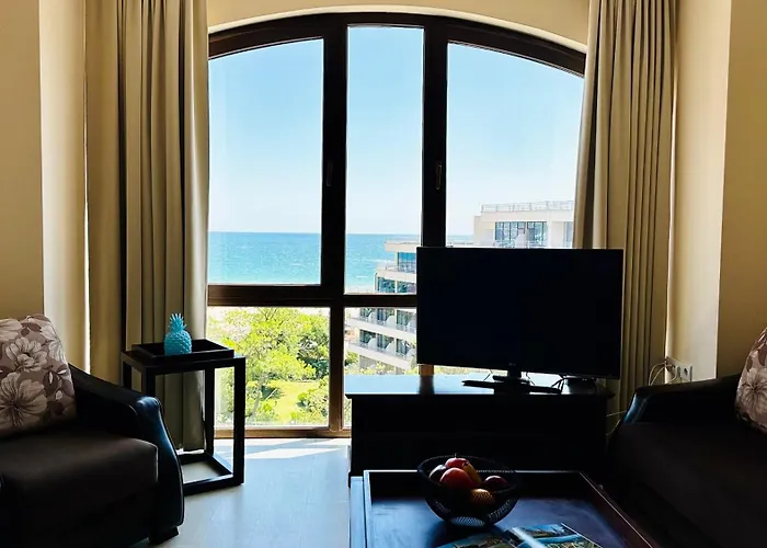 Royal - Modern & Private In Center Sunny Апартхотел