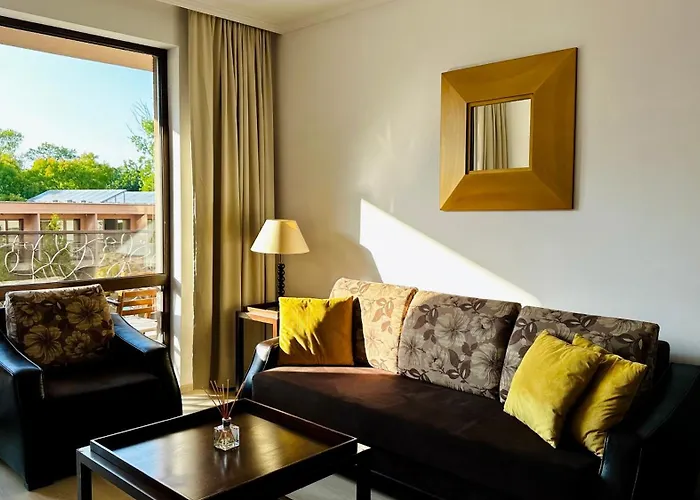 Royal - Modern & Private In Center Sunny Апартхотел