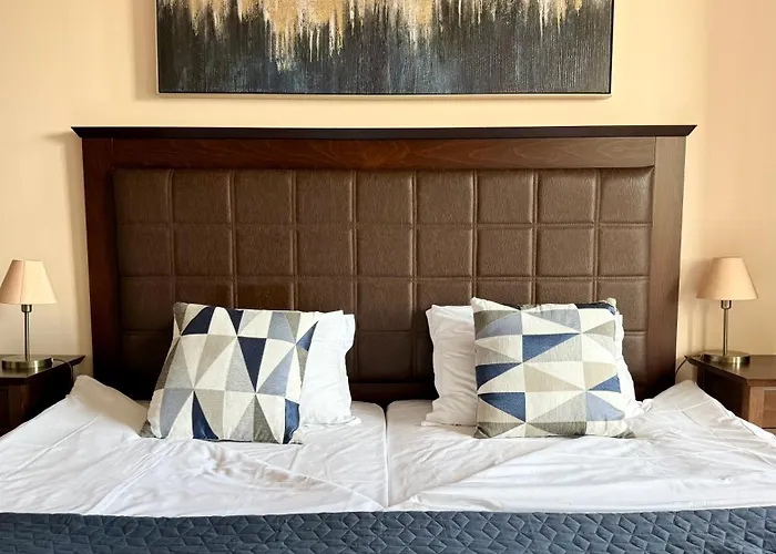 Royal - Modern & Private In Center Sunny Апартхотел